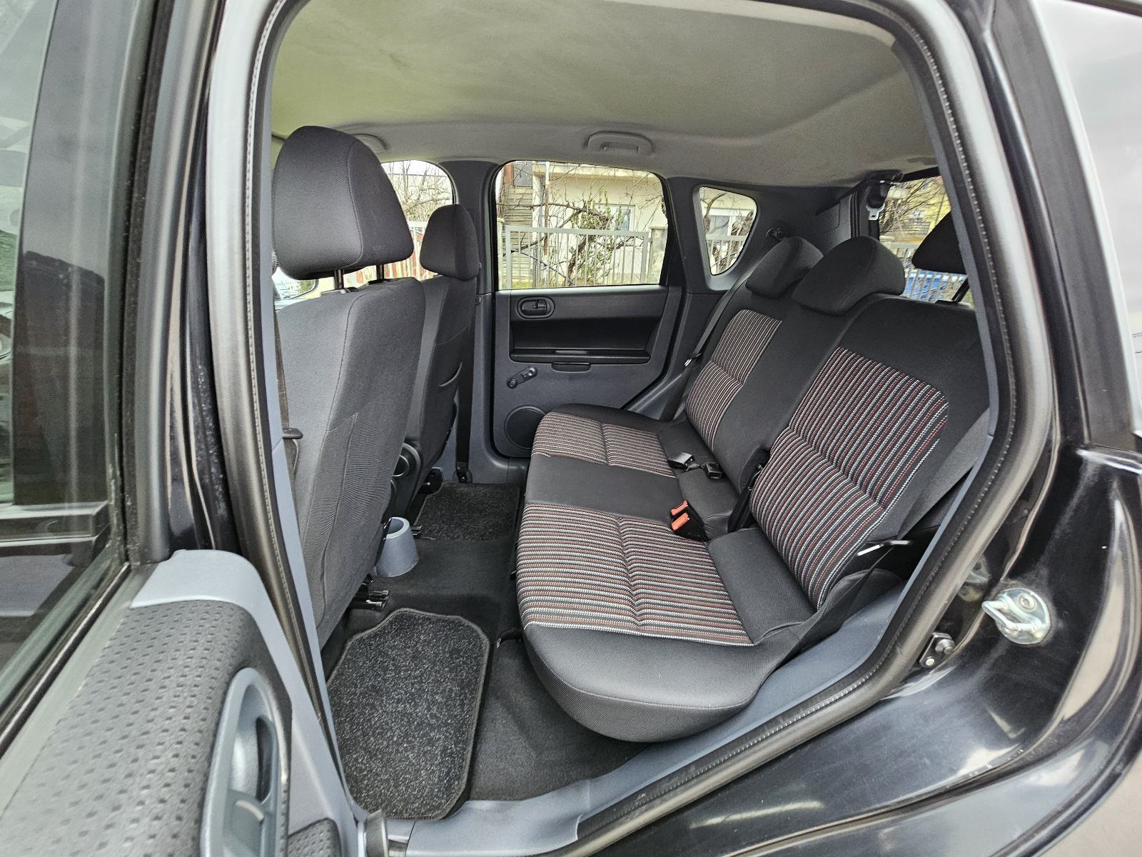 Mitsubishi Colt 1,5, fotografija 11