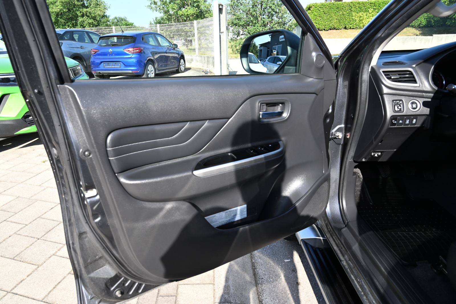 Mitsubishi L200 2.4 DI-D 150 ks *Kamera 360°*Prvi vlasnik*, fotografija 7