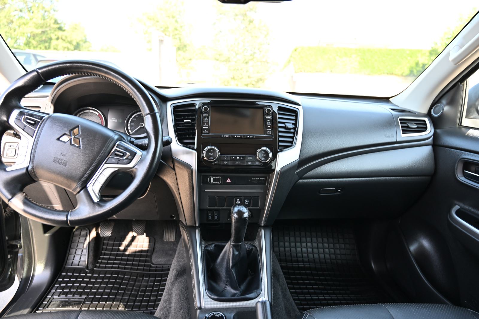 Mitsubishi L200 2.4 DI-D 150 ks *Kamera 360°*Prvi vlasnik*, fotografija 11
