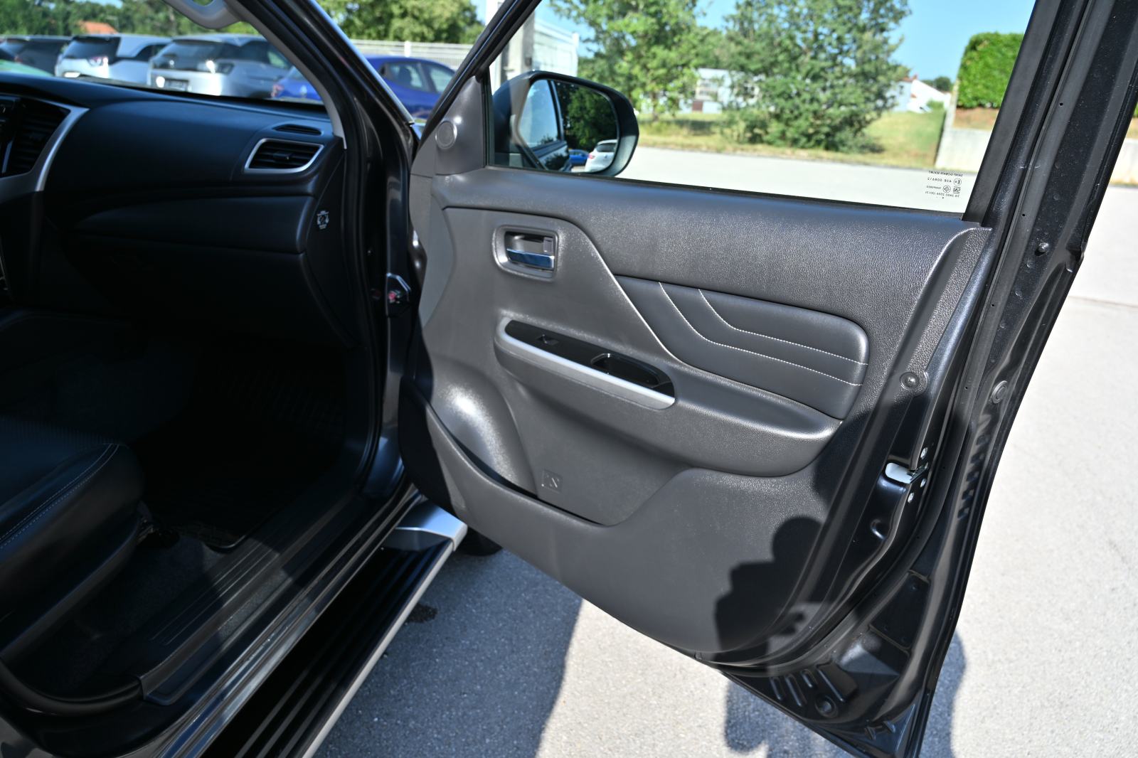 Mitsubishi L200 2.4 DI-D 150 ks *Kamera 360°*Prvi vlasnik*, fotografija 14