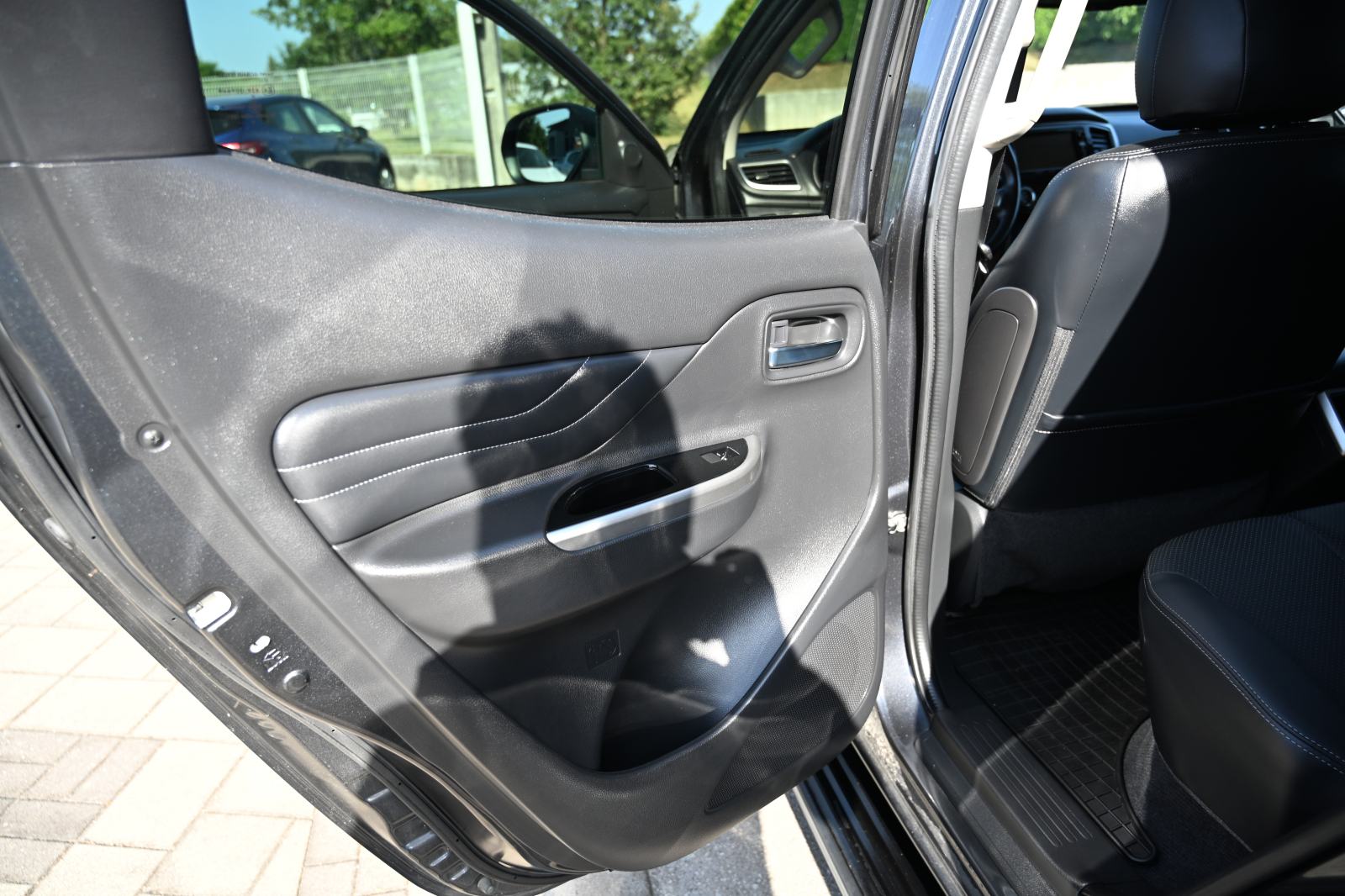 Mitsubishi L200 2.4 DI-D 150 ks *Kamera 360°*Prvi vlasnik*, fotografija 9