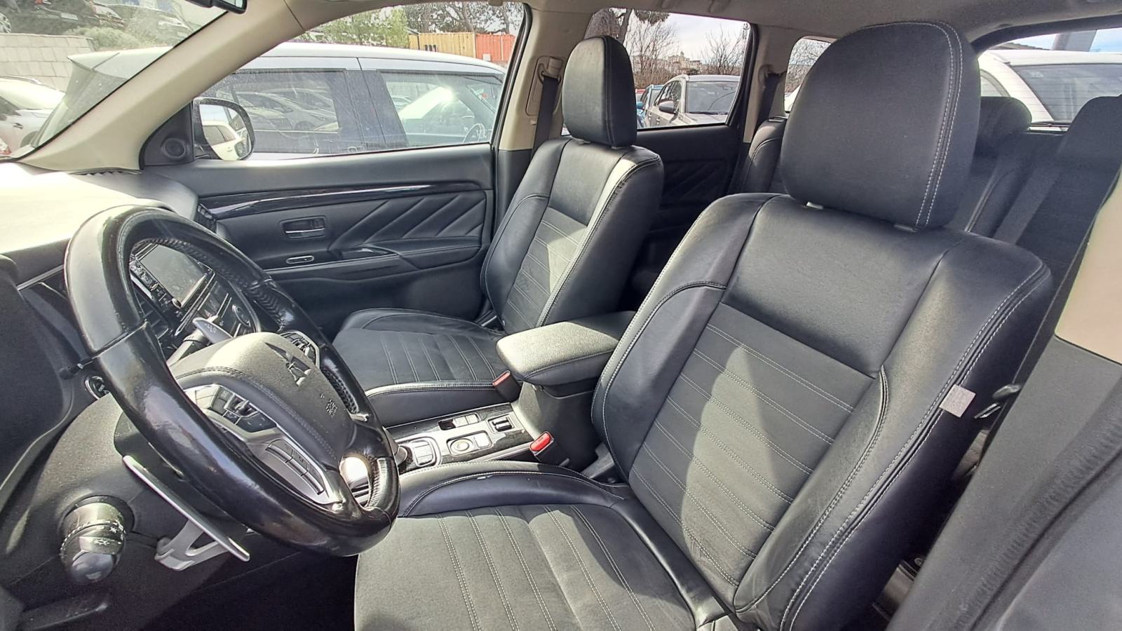 Mitsubishi Outlander 2,0 , PLUG-IN HYBRID EV / Dones 5.625€ i vozi ga, fotografija 5