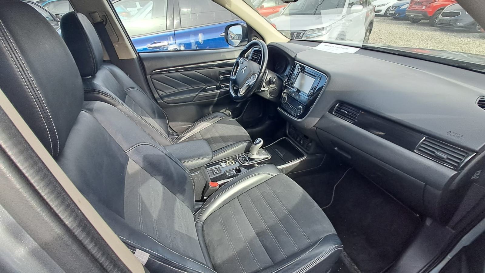Mitsubishi Outlander 2,0 , PLUG-IN HYBRID EV / Dones 5.625€ i vozi ga, fotografija 8