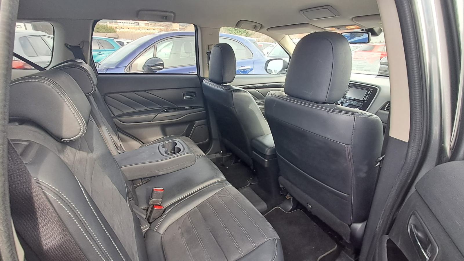 Mitsubishi Outlander 2,0 , PLUG-IN HYBRID EV / Dones 5.625€ i vozi ga, fotografija 9