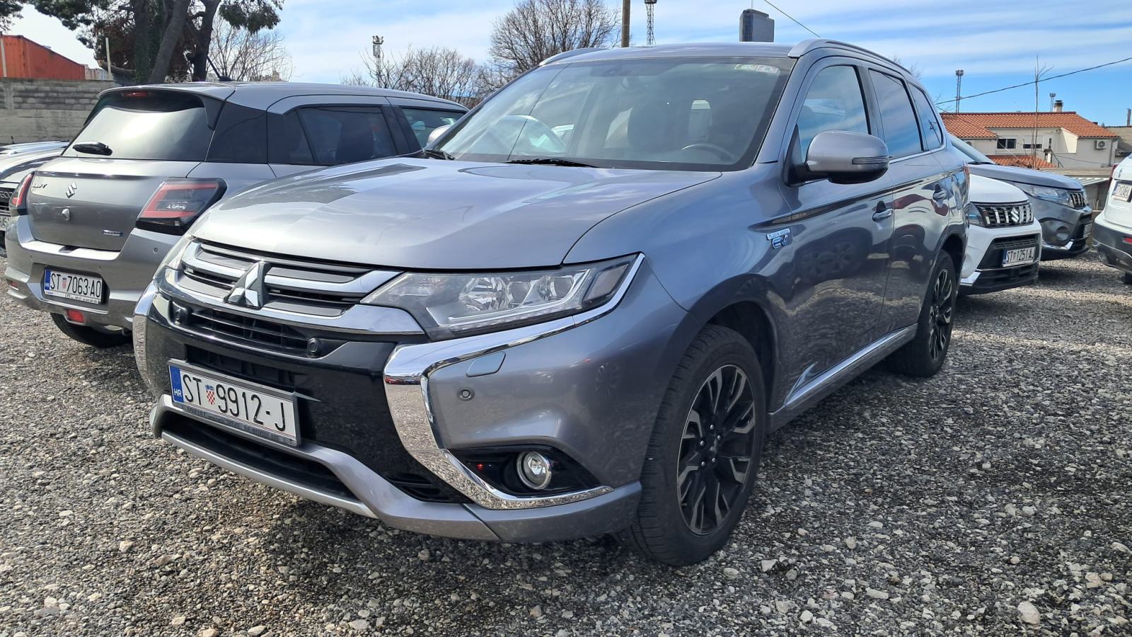 Mitsubishi Outlander 2,0 , PLUG-IN HYBRID EV / Dones 5.625€ i vozi ga, fotografija 3