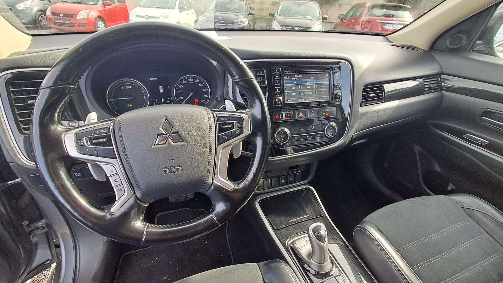 Mitsubishi Outlander 2,0 , PLUG-IN HYBRID EV / Dones 5.625€ i vozi ga, fotografija 11