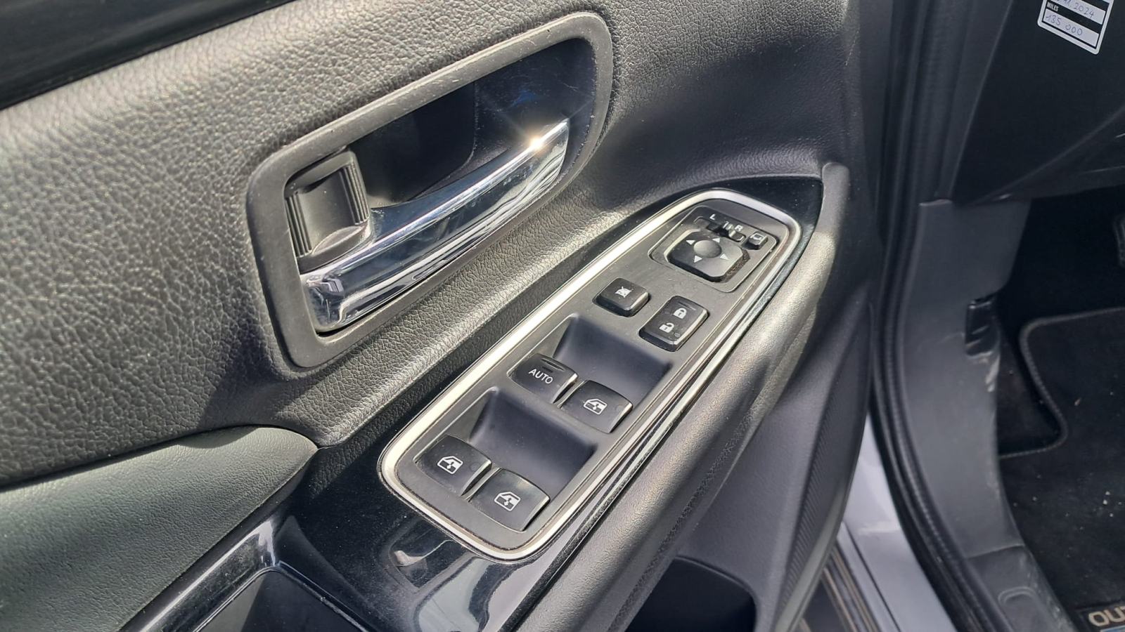Mitsubishi Outlander 2,0 , PLUG-IN HYBRID EV / Dones 5.625€ i vozi ga, fotografija 14