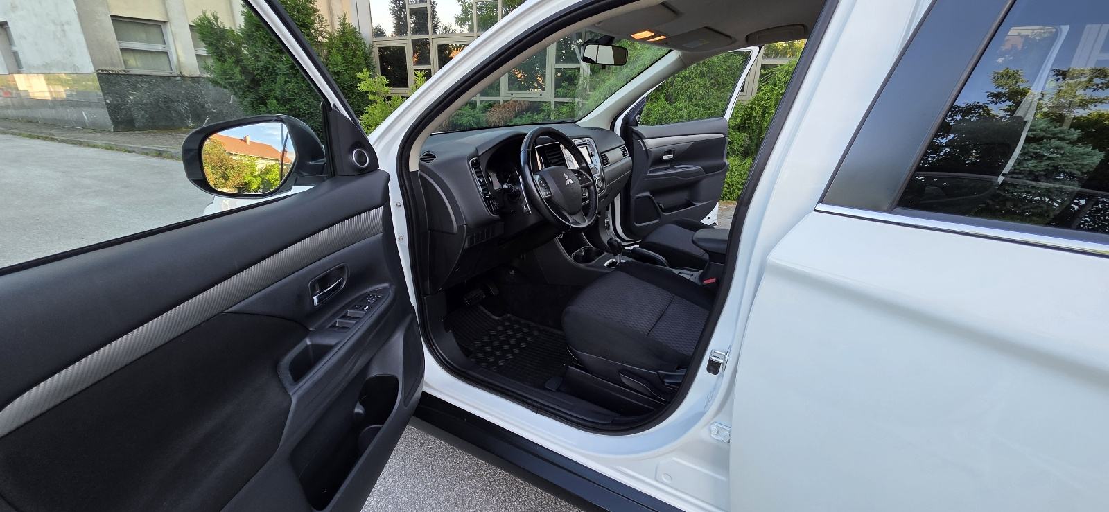 MITSUBISHI OUTLANDER 2.2 DI-D 4WD INTENSE - 7 SJEDALA - BOGATA OPREMA, fotografija 11