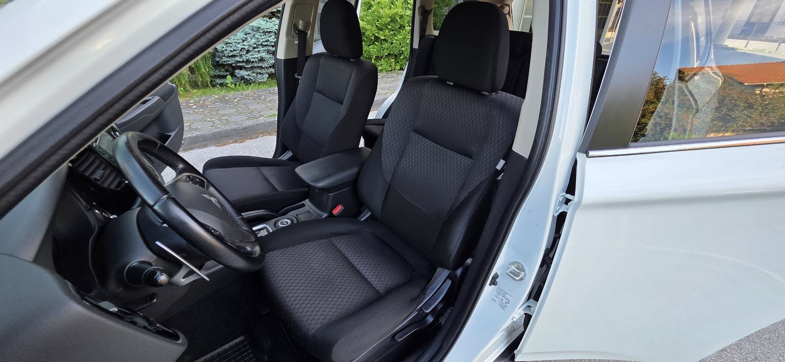 MITSUBISHI OUTLANDER 2.2 DI-D 4WD INTENSE - 7 SJEDALA - BOGATA OPREMA, fotografija 13