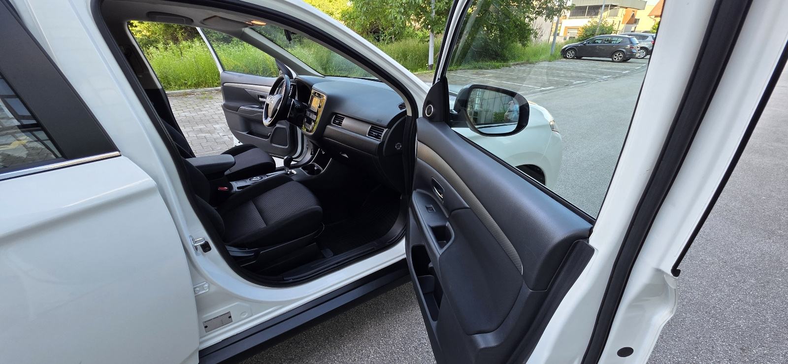 MITSUBISHI OUTLANDER 2.2 DI-D 4WD INTENSE - 7 SJEDALA - BOGATA OPREMA, fotografija 14