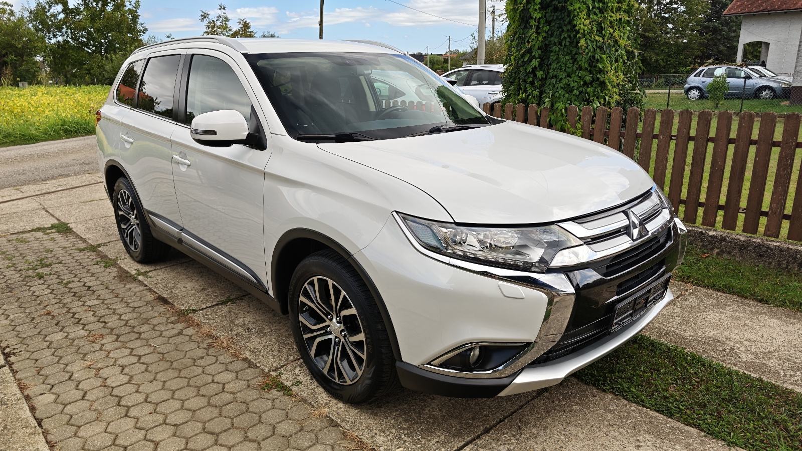 Mitsubishi Outlander 2,2 DI-D. 4x4. Automatik. F1. Diamant Edition+, fotografija 3