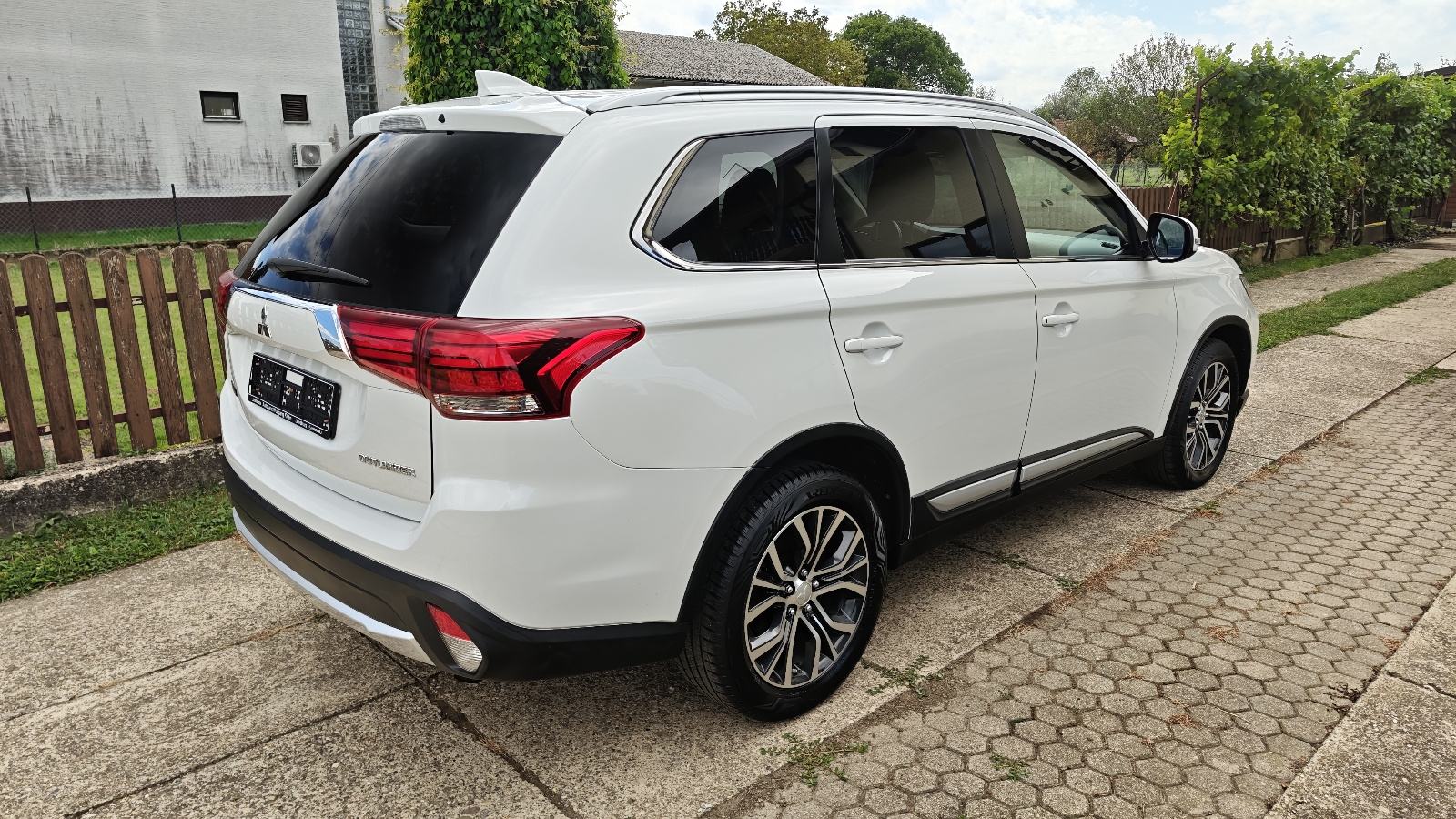 Mitsubishi Outlander 2,2 DI-D. 4x4. Automatik. F1. Diamant Edition+, fotografija 4