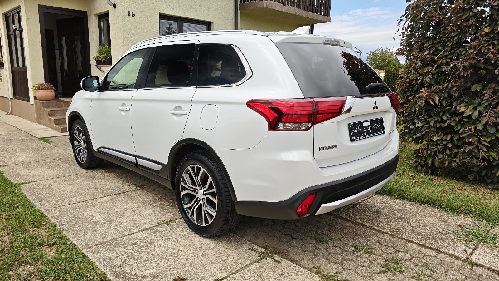 Mitsubishi Outlander 2,2 DI-D. 4x4. Automatik. F1. Diamant Edition+, fotografija 6