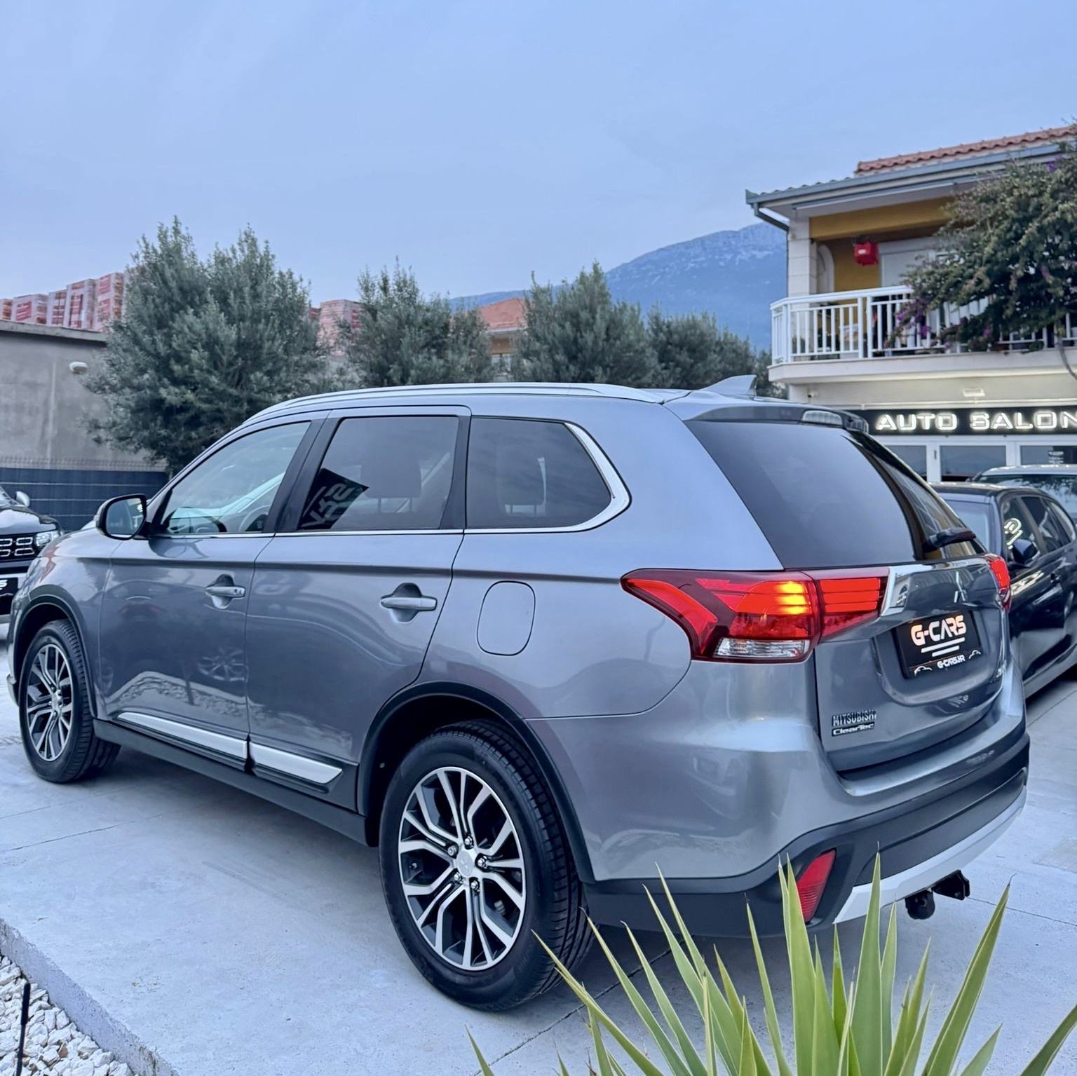 Mitsubishi Outlander 2,2 DI-D —Mod 2018—7 SJEDALA—KAMERA—NAVI—JAMSTVO!, fotografija 3