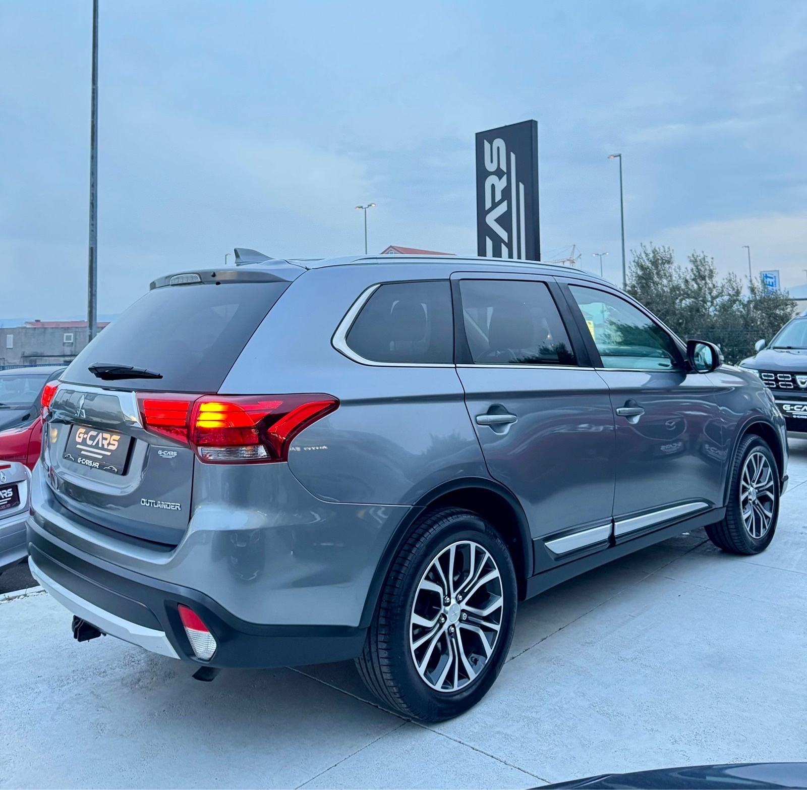 Mitsubishi Outlander 2,2 DI-D —Mod 2018—7 SJEDALA—KAMERA—NAVI—JAMSTVO!, fotografija 8