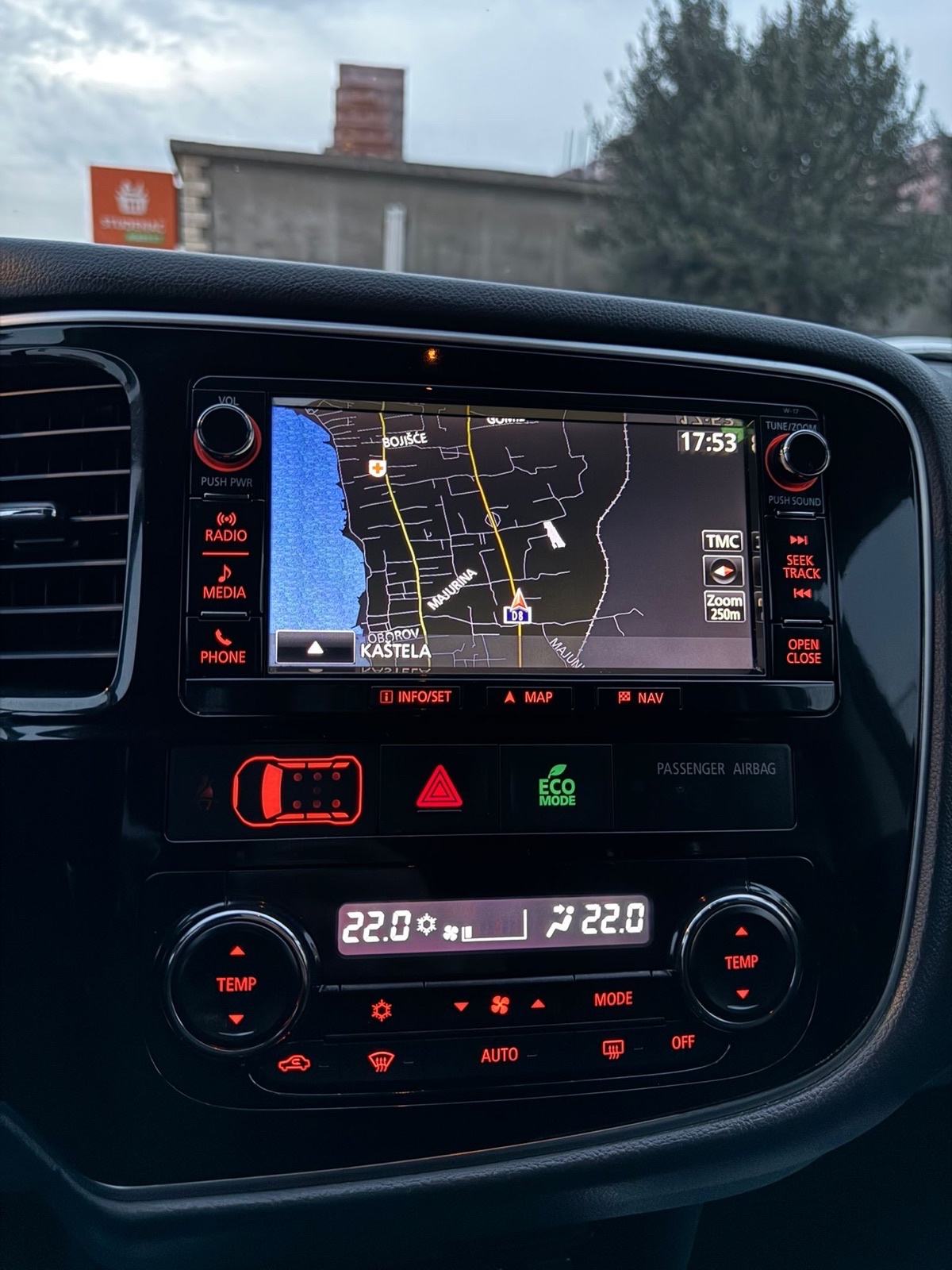 Mitsubishi Outlander 2,2 DI-D —Mod 2018—7 SJEDALA—KAMERA—NAVI—JAMSTVO!, fotografija 15