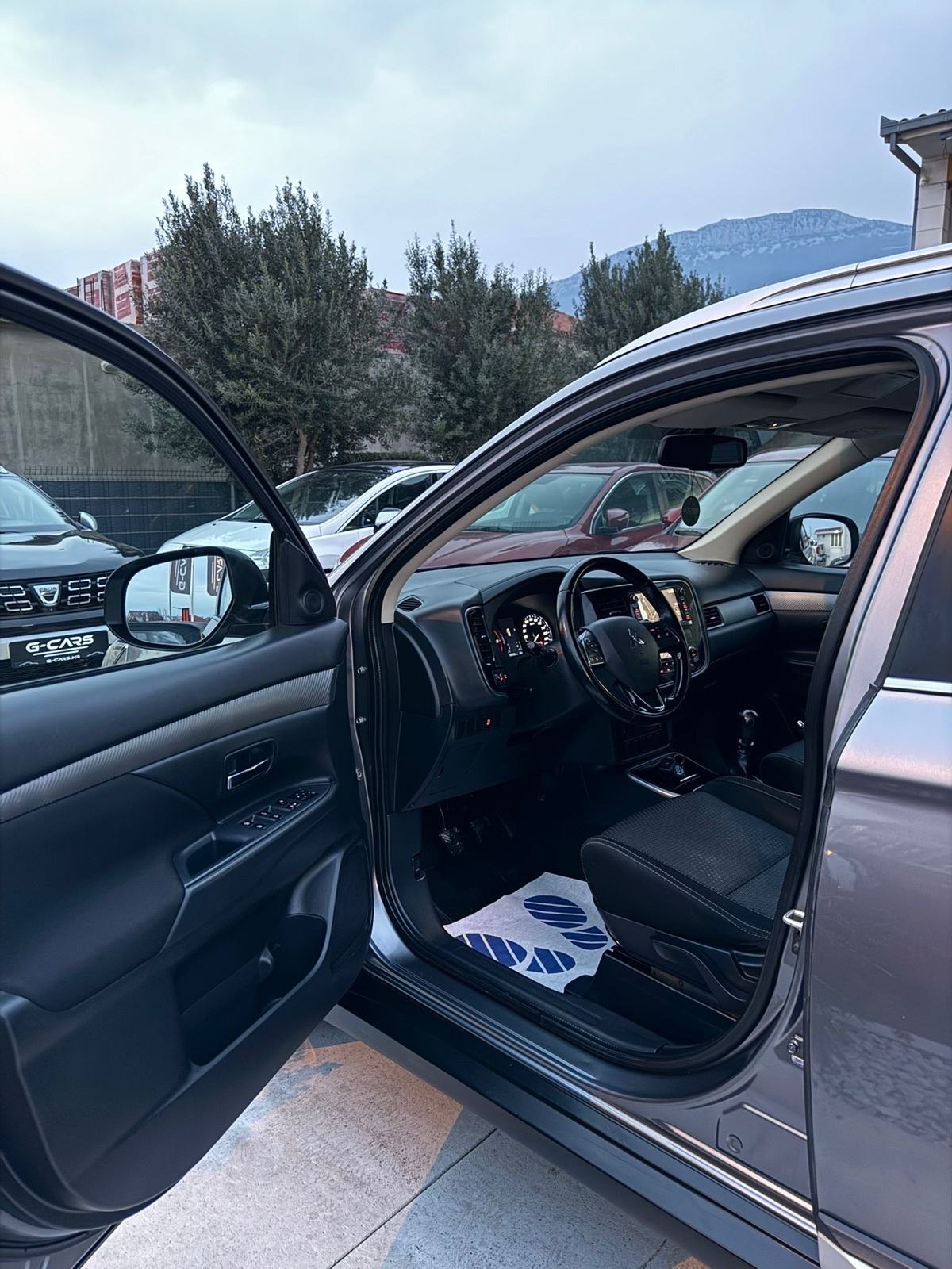 Mitsubishi Outlander 2,2 DI-D —Mod 2018—7 SJEDALA—KAMERA—NAVI—JAMSTVO!, fotografija 17