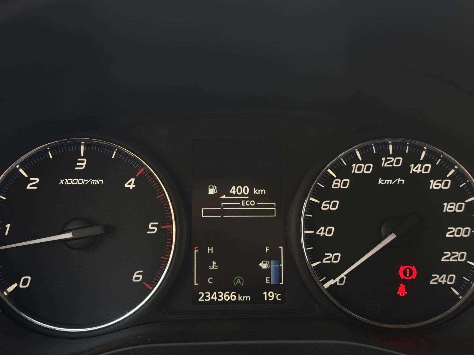 MITSUBISHI OUTLANDER 2,2 DI-D**REGISTRIRAN**SERVISIRAN**OČUVAN**, fotografija 6