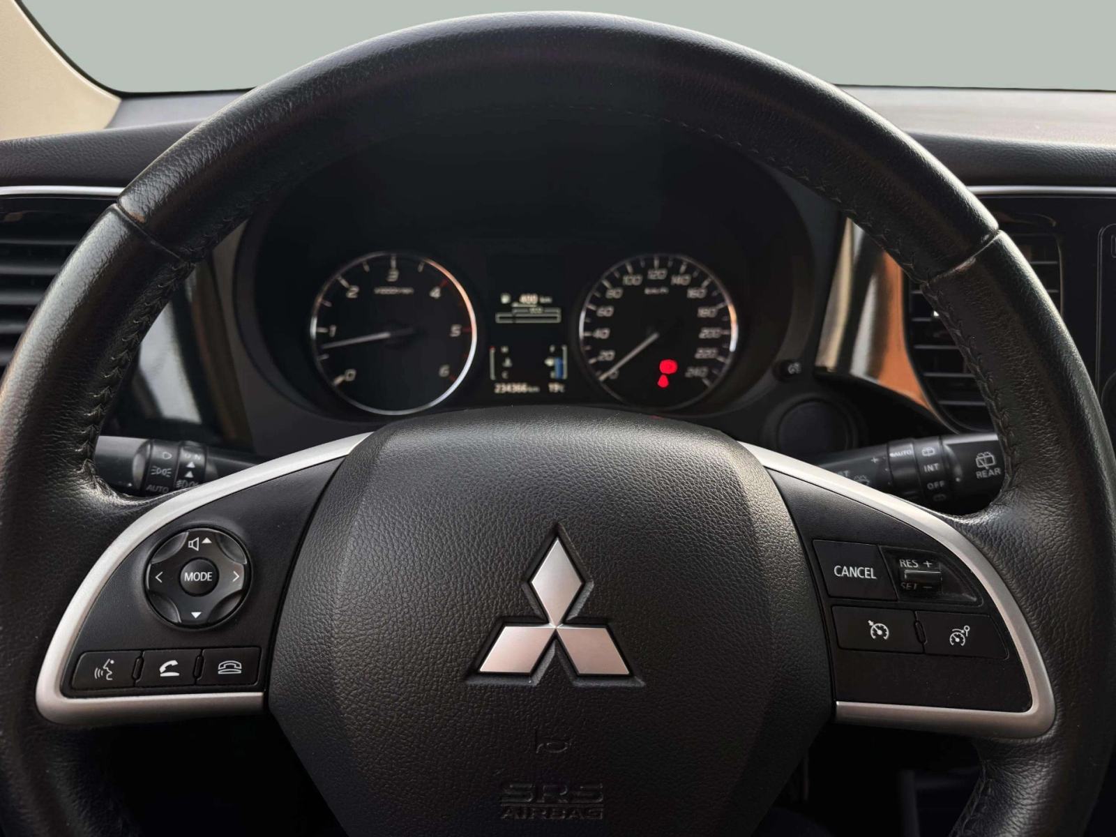 MITSUBISHI OUTLANDER 2,2 DI-D**REGISTRIRAN**SERVISIRAN**OČUVAN**, fotografija 7