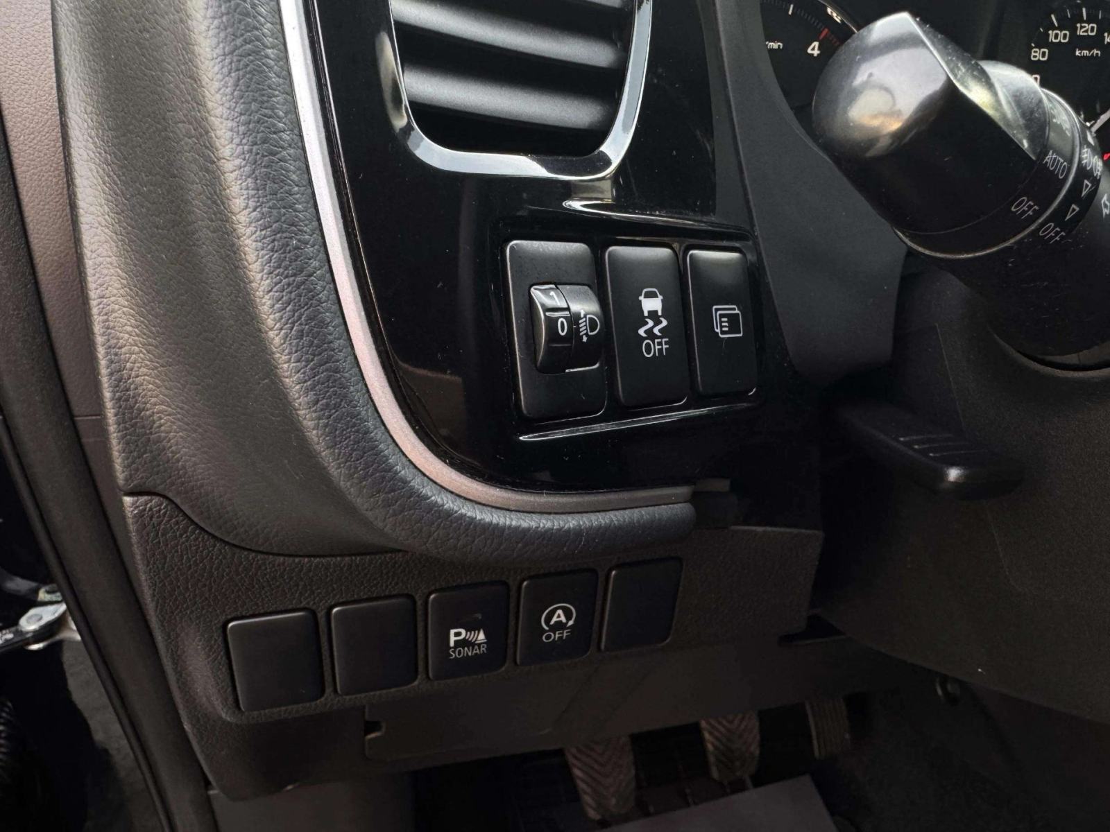 MITSUBISHI OUTLANDER 2,2 DI-D**REGISTRIRAN**SERVISIRAN**OČUVAN**, fotografija 19