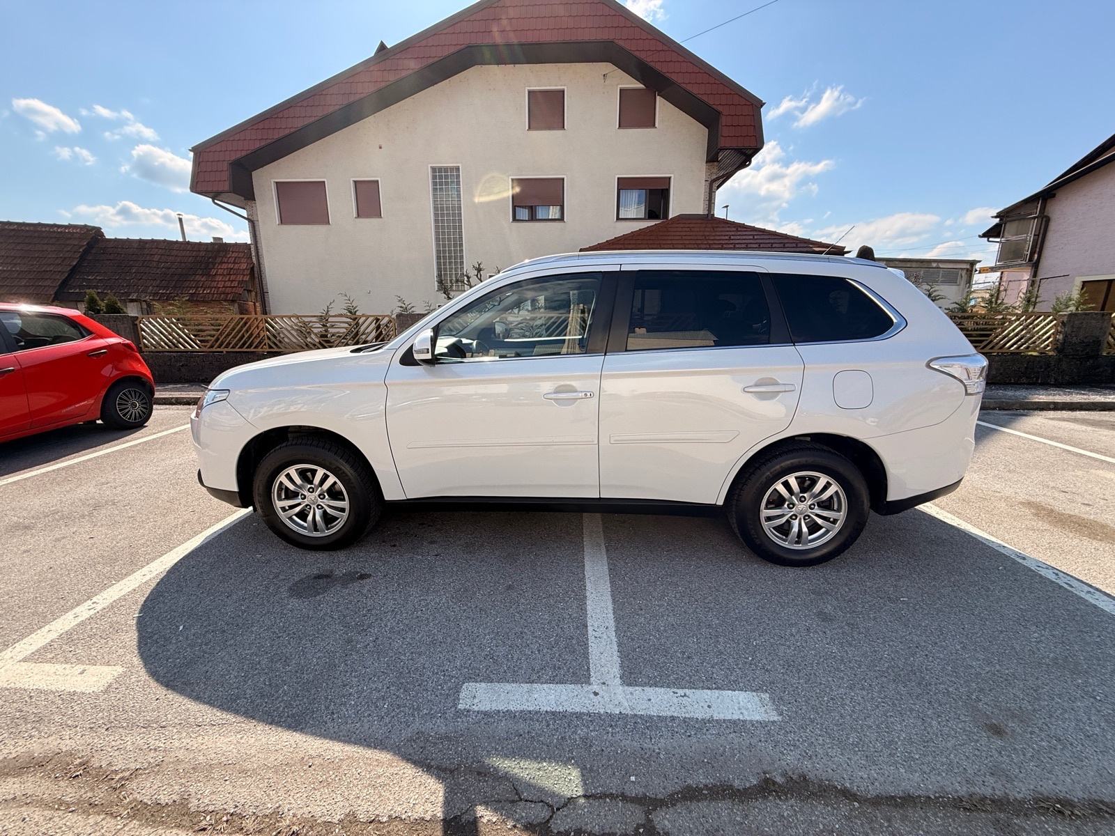 Mitsubishi Outlander 2,2, 7 sjedala, servisiran u ovlaštenom SNIŽENO, fotografija 2