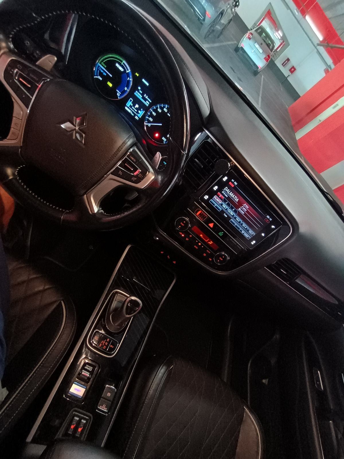 Mitsubishi Outlander 2,4 PHEV plug in Hybrid / LED / 2set alu / 225ks, fotografija 5