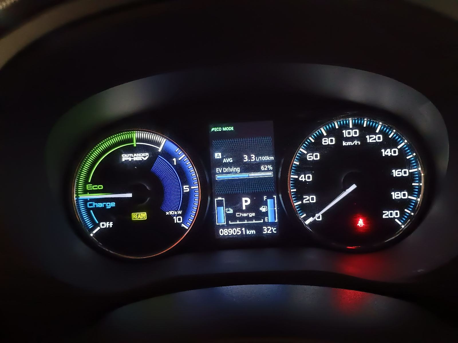 Mitsubishi Outlander 2,4 PHEV plug in Hybrid / LED / 2set alu / 225ks, fotografija 10