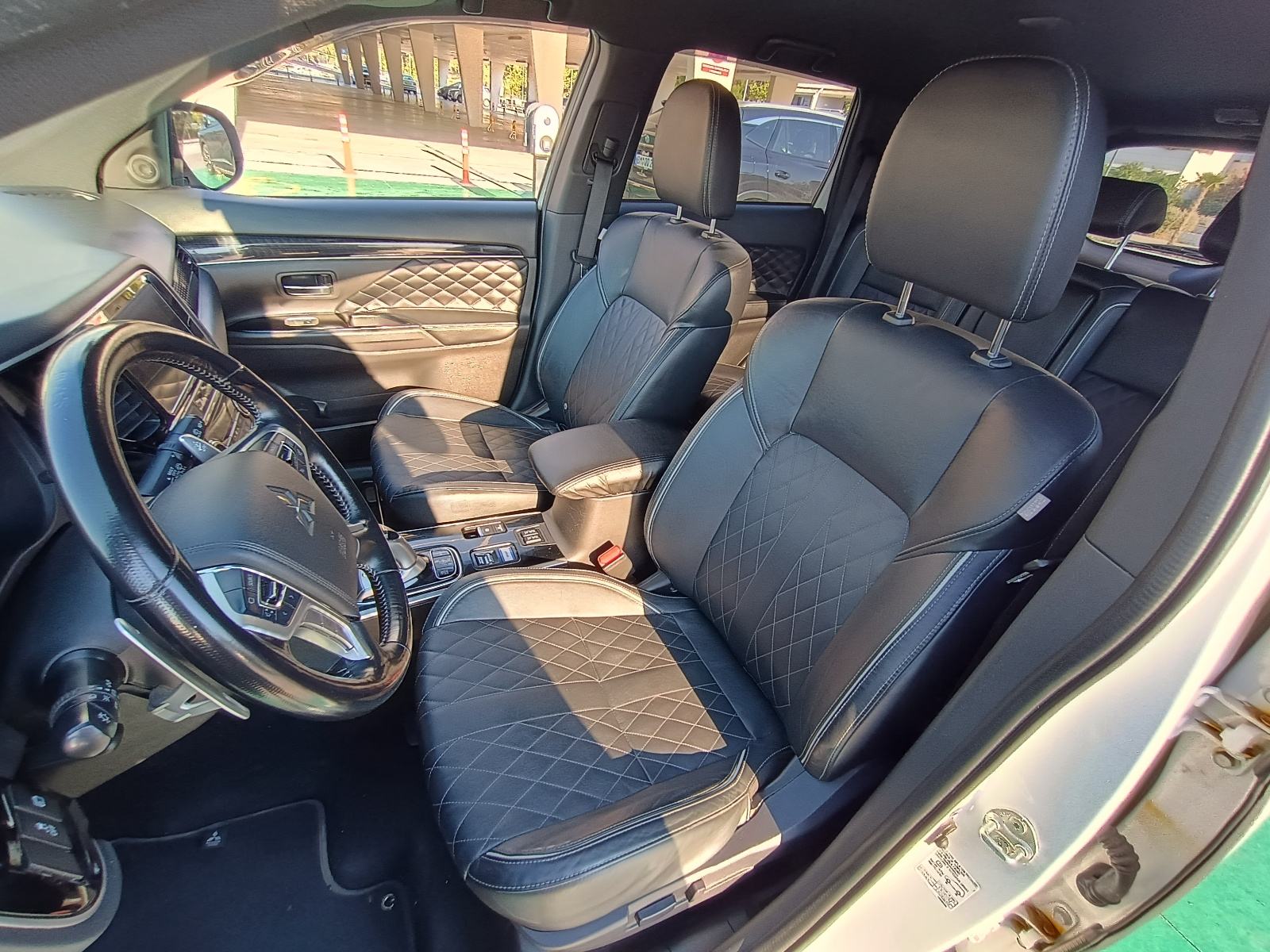 Mitsubishi Outlander 2,4 PHEV plug in Hybrid / LED / 2set alu / 225ks, fotografija 2