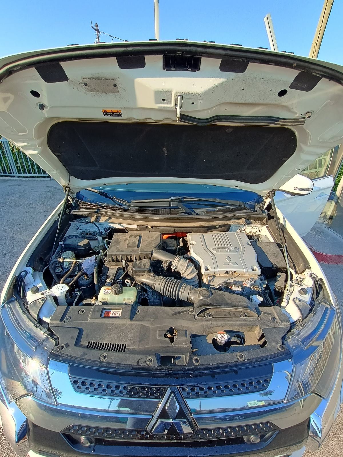Mitsubishi Outlander 2,4 PHEV plug in Hybrid / LED / 2set alu / 225ks, fotografija 18