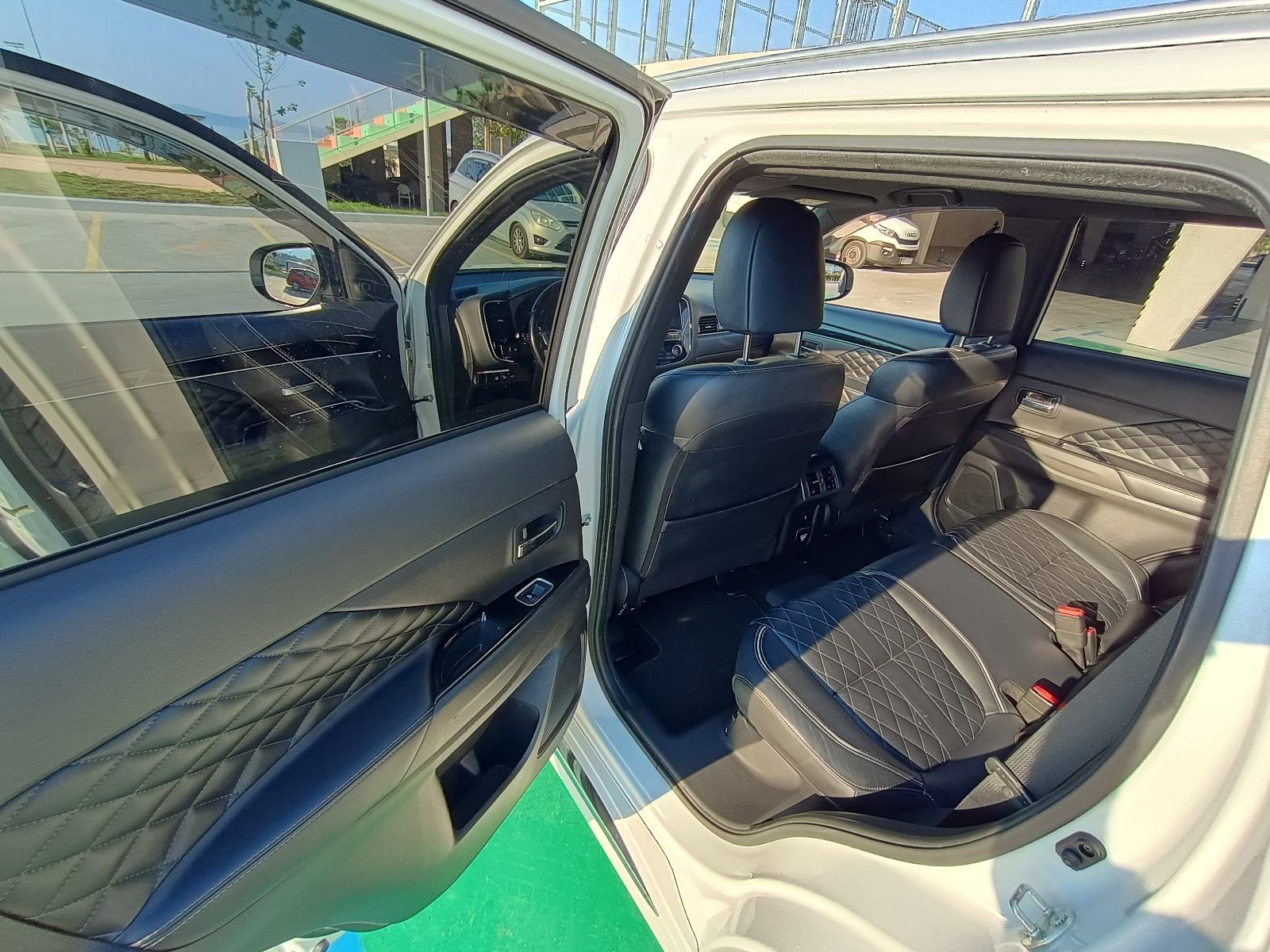 Mitsubishi Outlander 2,4 PHEV plug in Hybrid / LED / 2set alu / 225ks, fotografija 12