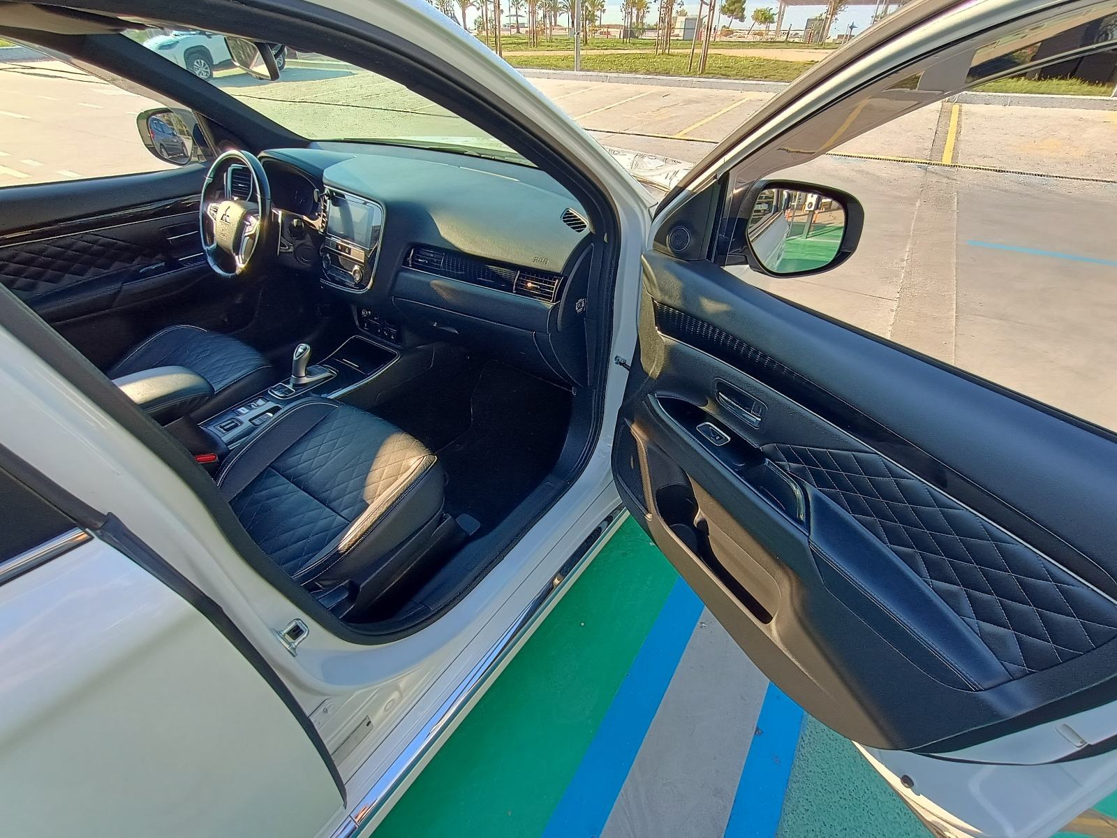 Mitsubishi Outlander 2,4 PHEV plug in Hybrid / LED / 2set alu / 225ks, fotografija 11