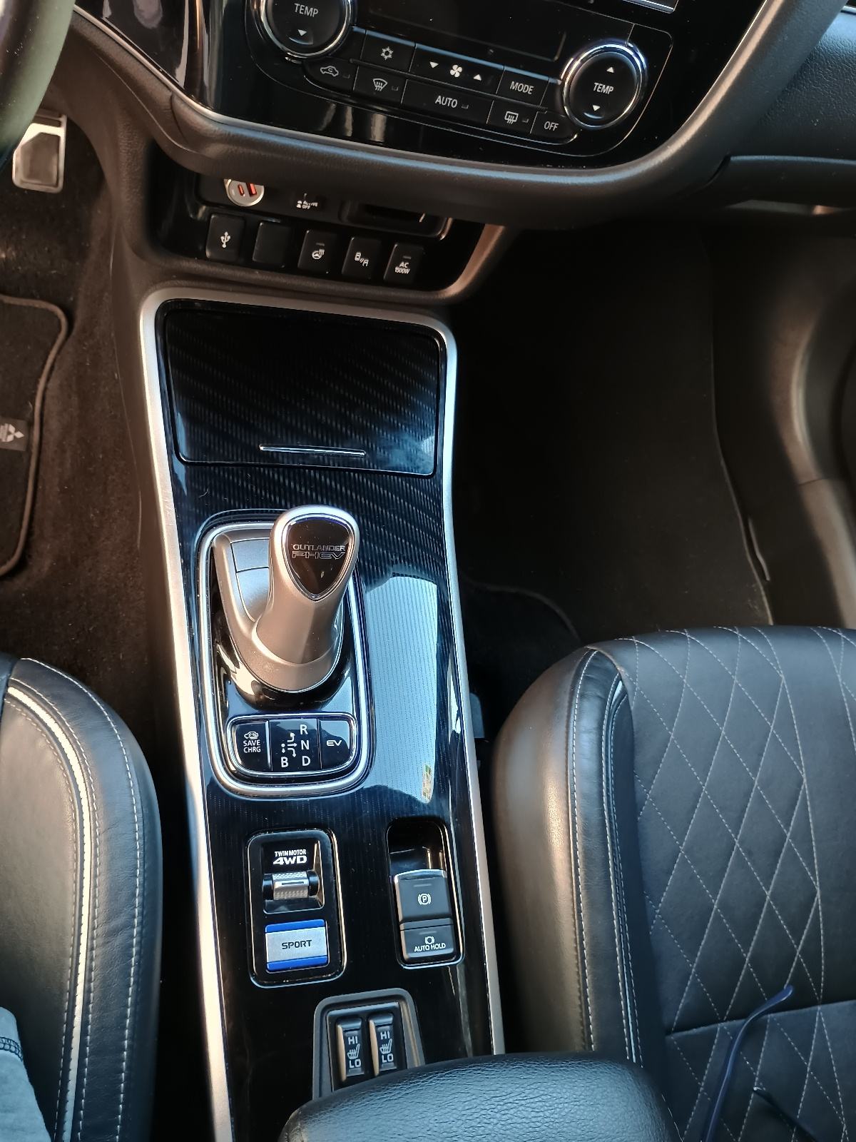 Mitsubishi Outlander 2,4 PHEV plug in Hybrid / LED / 2set alu / 225ks, fotografija 16