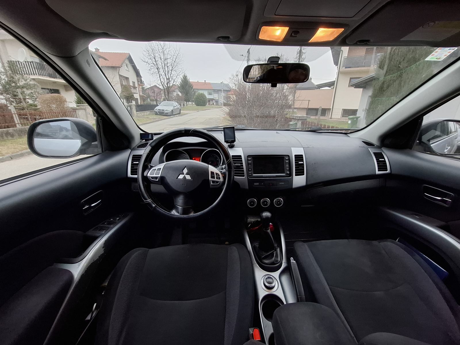 Mitsubishi Outlander 2,4 4wd, ručni mjenjač, fotografija 7