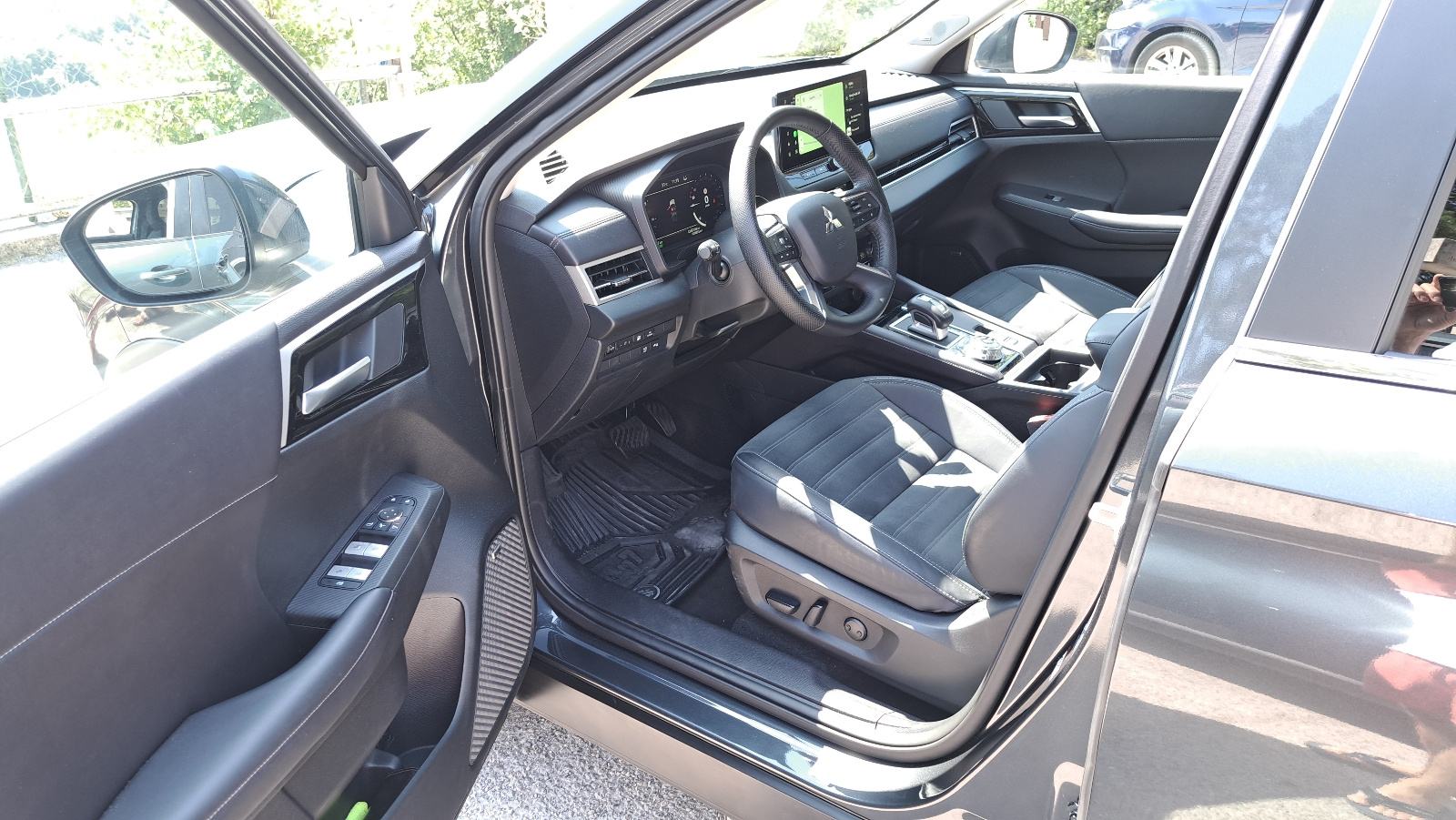 Mitsubishi Outlander PHEV Intense, fotografija 12