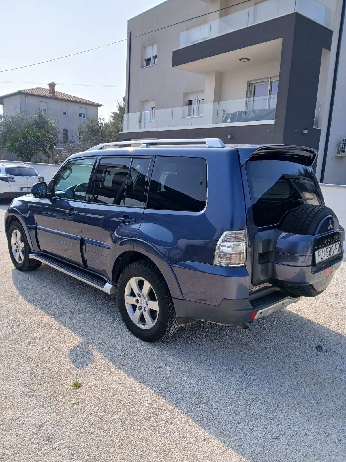 Mitsubishi Pajero 3,2 DID automatik, fotografija 6