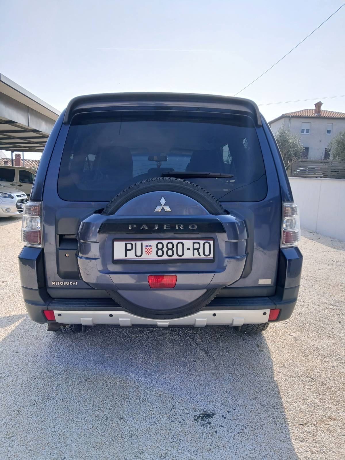 Mitsubishi Pajero 3,2 DID automatik, fotografija 7