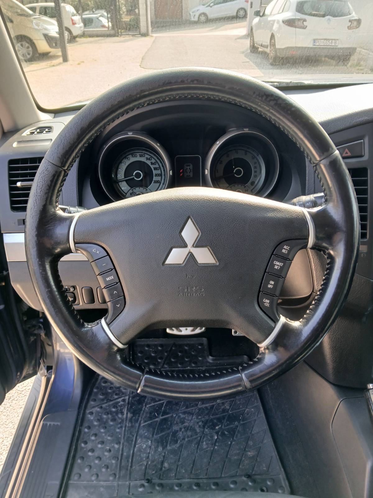Mitsubishi Pajero 3,2 DID automatik, fotografija 9