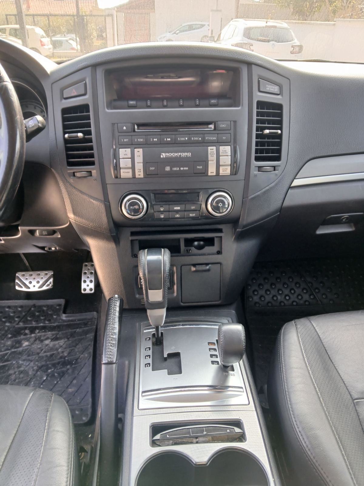 Mitsubishi Pajero 3,2 DID automatik, fotografija 10