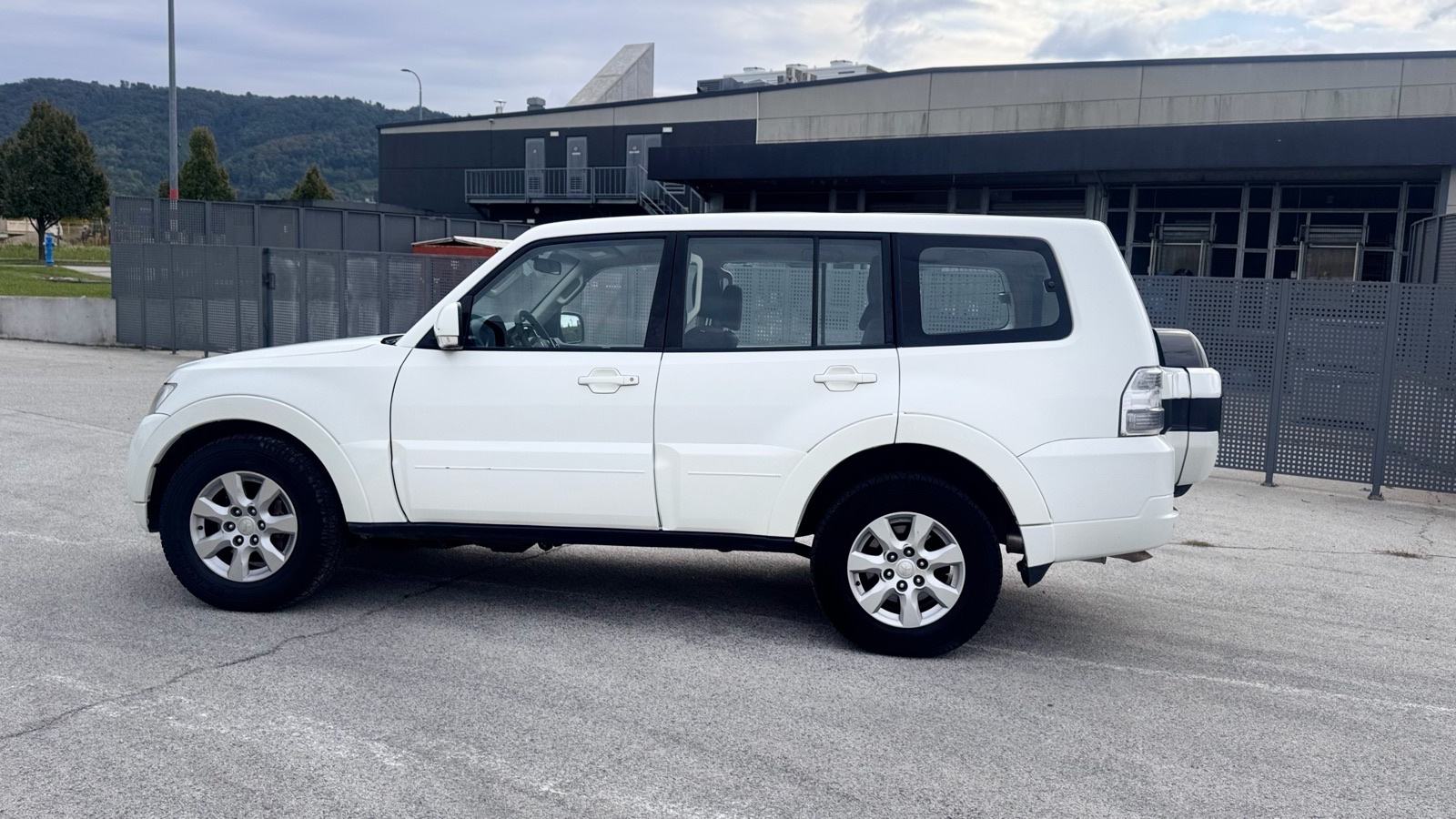 Mitsubishi Pajero 3,2 DID, fotografija 2