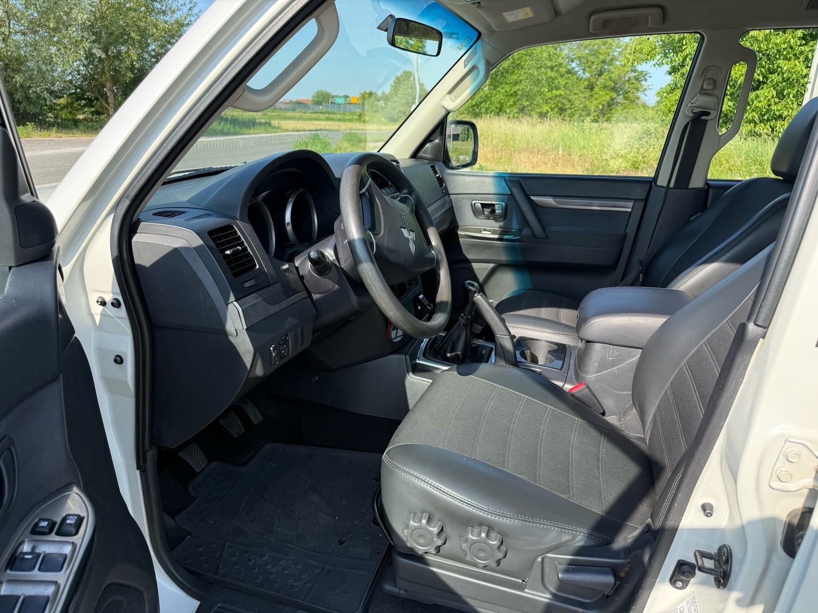 Mitsubishi Pajero 3,2 DID, fotografija 12