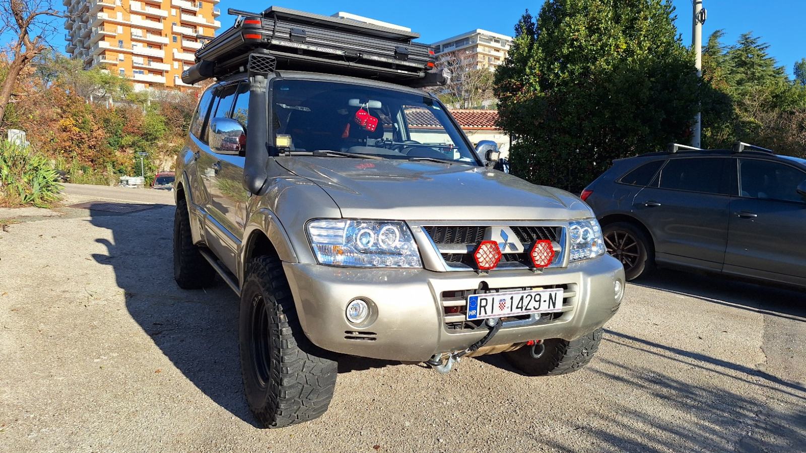 Mitsubishi Pajero 3.2 did, overland, krovni šator, fotografija 3