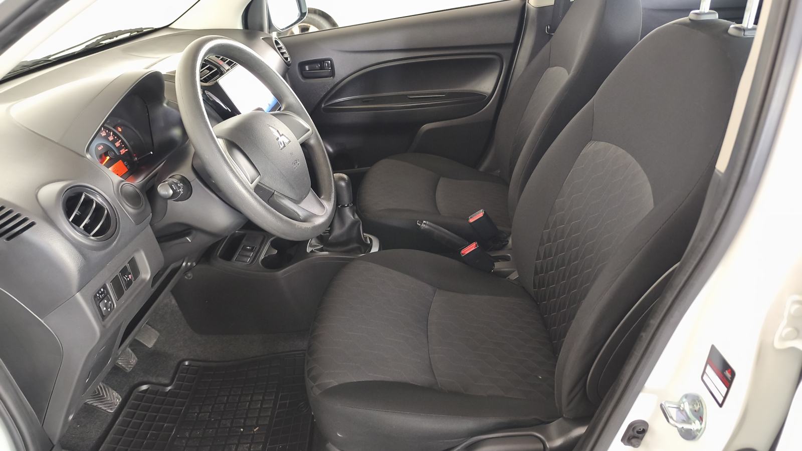 Mitsubishi Space star 1.0,52kW,70.509km,Parking kamera,multimedija, fotografija 5
