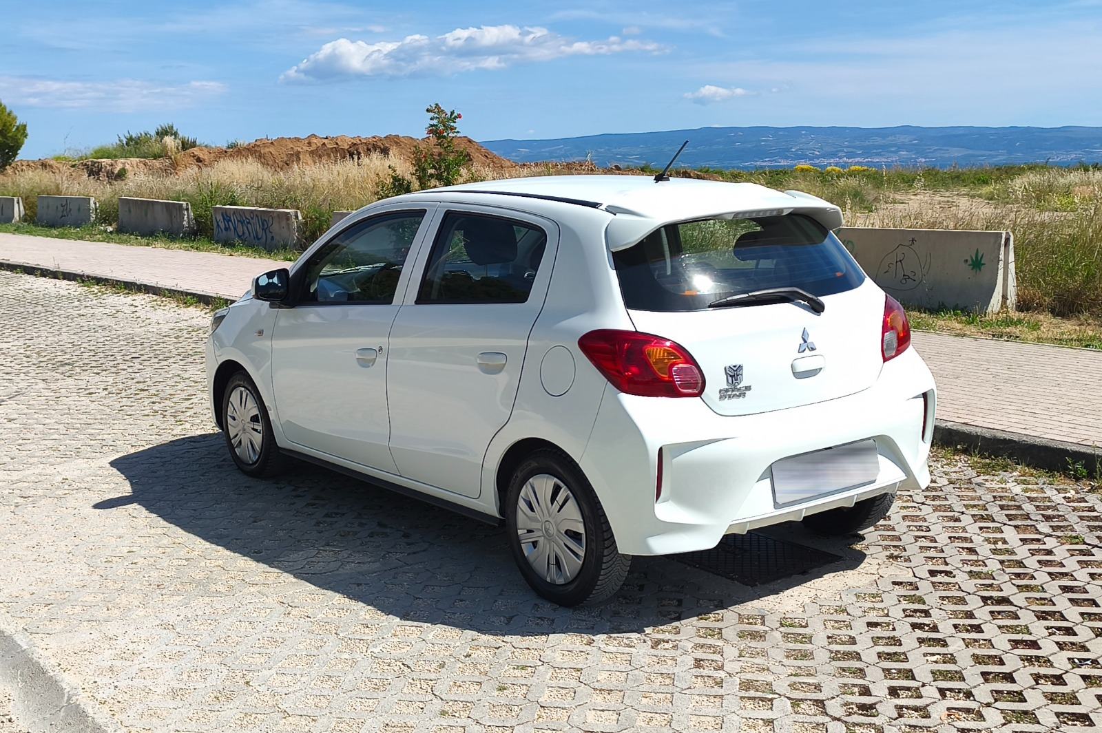 Mitsubishi Space star 1.0,52kW,70.509km,Parking kamera,multimedija, fotografija 9