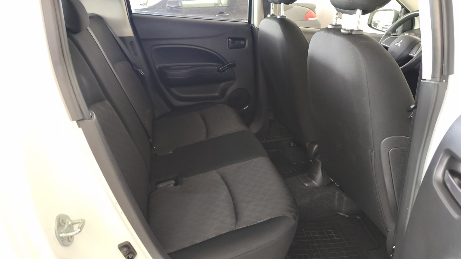 Mitsubishi Space star 1.0,52kW,70.509km,Parking kamera,multimedija, fotografija 8