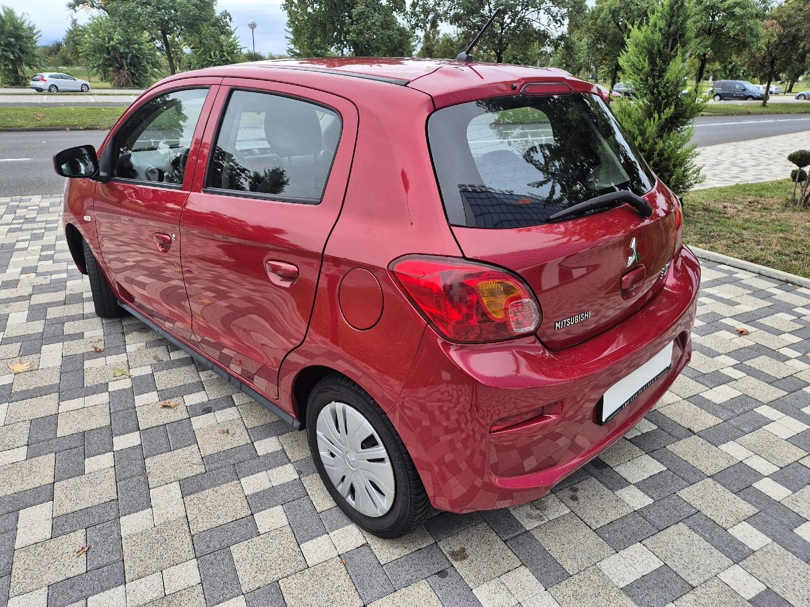 Mitsubishi Space Star 1,0 **INTENSE**KLIMA**SERVISNA**REG 1 GOD**, fotografija 6