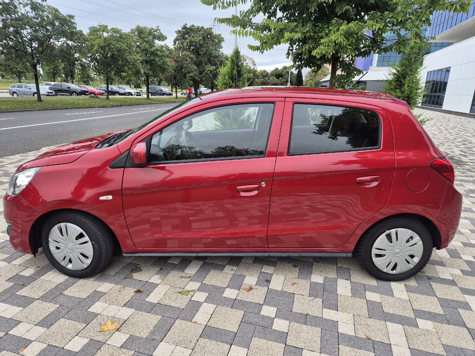 Mitsubishi Space Star 1,0 **INTENSE**KLIMA**SERVISNA**REG 1 GOD**, fotografija 4