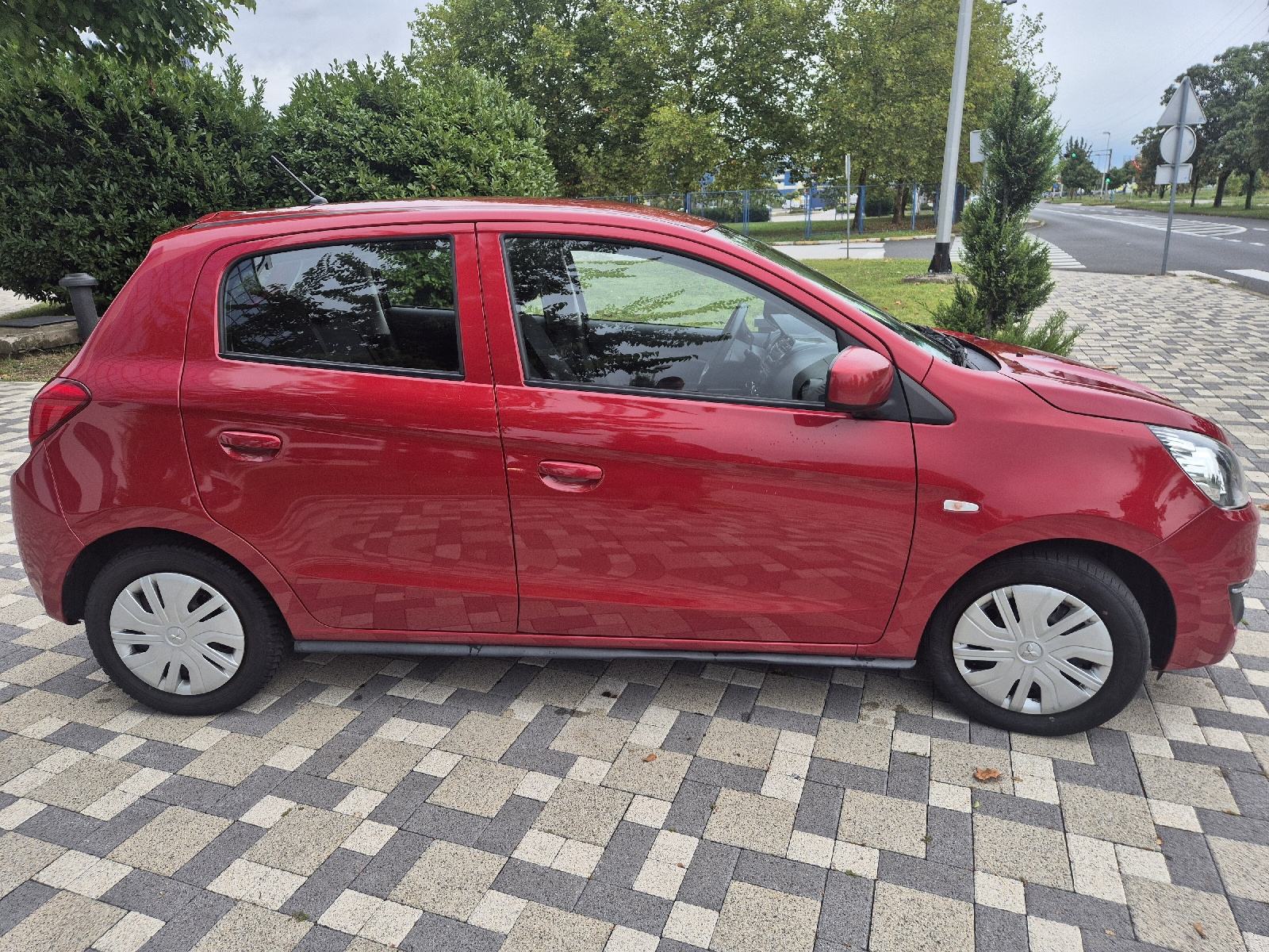 Mitsubishi Space Star 1,0 **INTENSE**KLIMA**SERVISNA**REG 1 GOD**, fotografija 12