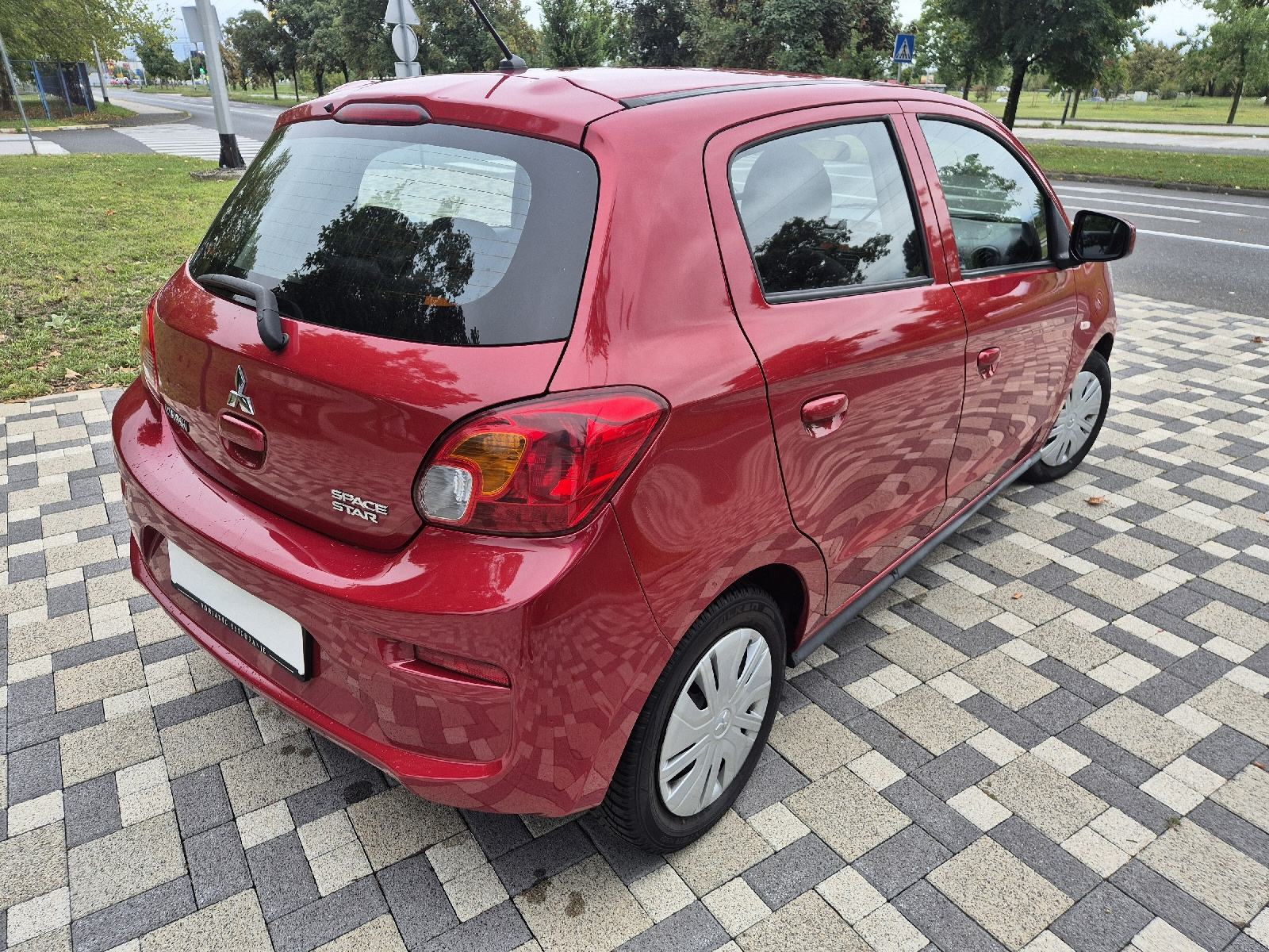 Mitsubishi Space Star 1,0 **INTENSE**KLIMA**SERVISNA**REG 1 GOD**, fotografija 10