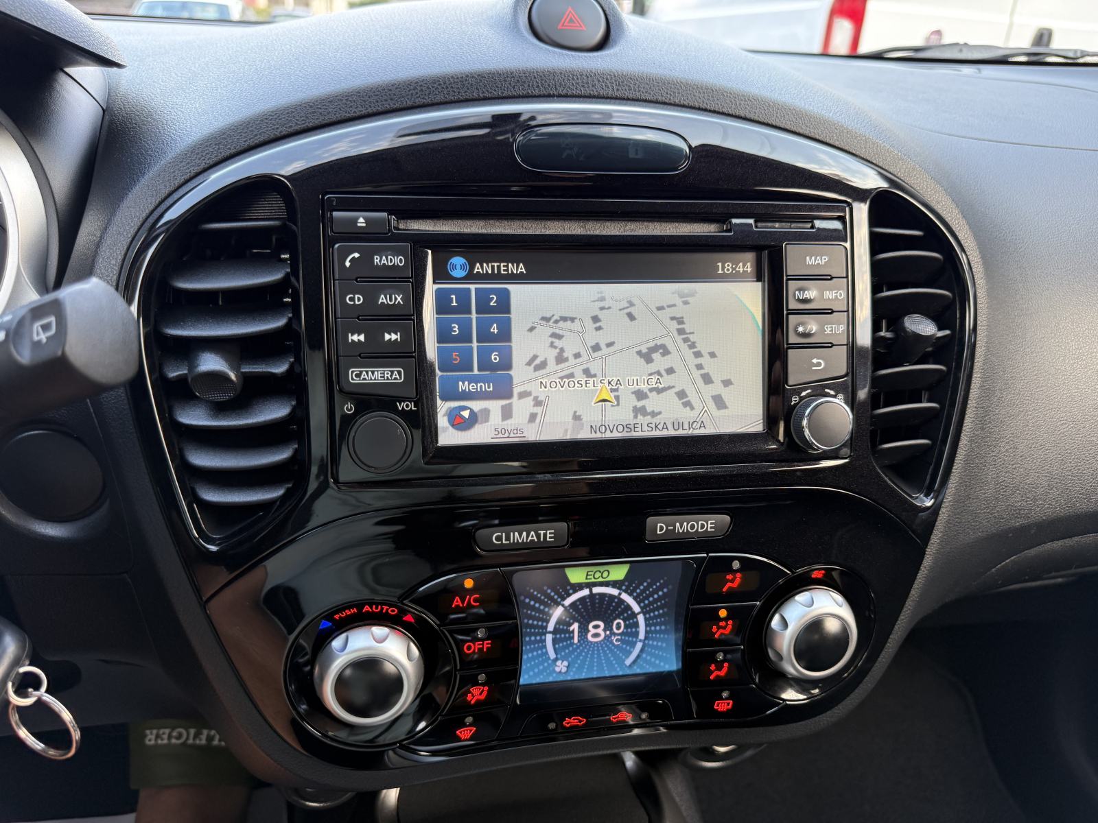 Nissan Juke 1,6 16V CVT TEKNA *AUTOMATIK*HR AUTO*KAMERA*NAVI*SERVISNA*, fotografija 17