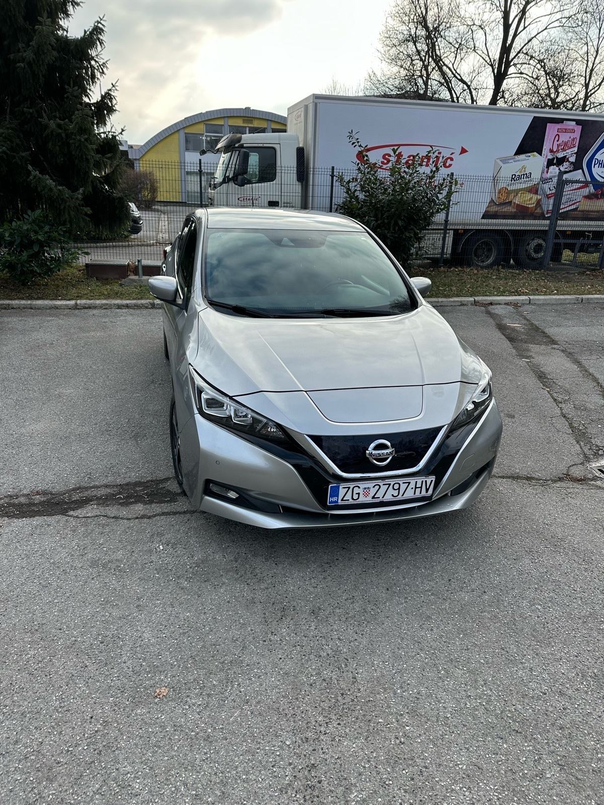 Nissan Leaf 40 kWh automatik, fotografija 3